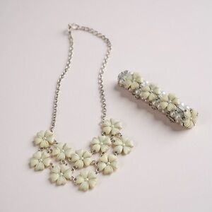 Vintage Style Flower & Pearl Bib Necklace & Bracelet Set
